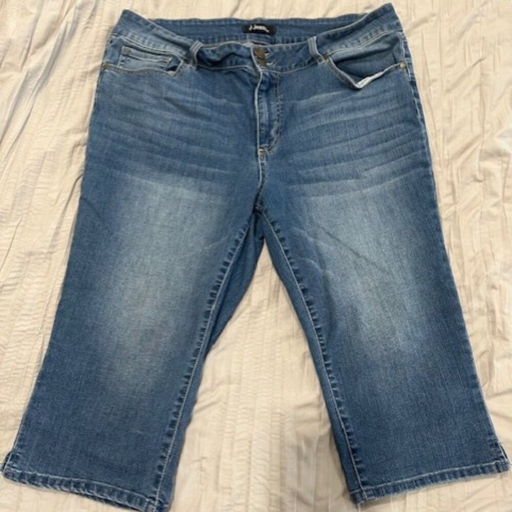 💜 2/$40! Cute jean capris!
